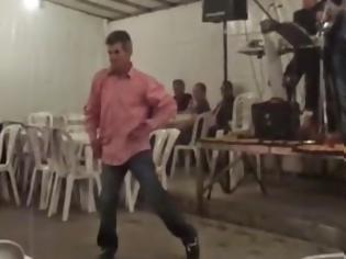 Φωτογραφία για Τρικαλινός χορεύει και δίνει ρέστα! Απολαύστε τον! [video]