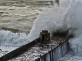 Φωτογραφία για Ισχυροί άνεμοι και σφοδρές βροχοπτώσεις προκάλεσαν τον θάνατο σε 3 άτομα στη Γαλλία