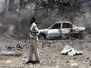 Φωτογραφία για Τέσσερις νεκροί στη Σομαλία από έκρηξη παγιδευμένου αυτοκινήτου