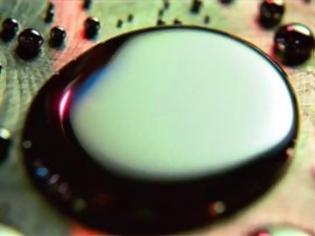 Φωτογραφία για Η Apple ανανέωσε τα δικαιώματα της Liquidmetal τεχνολογίας