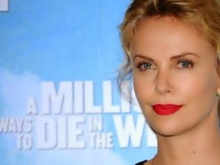 Φωτογραφία για Charlize Theron: Η παραβίαση της ιδιωτικής της ζωής είναι βιασμός