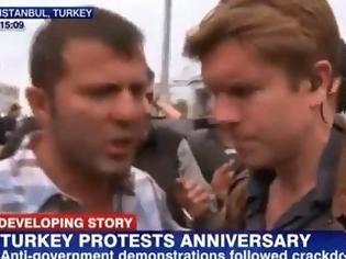 Φωτογραφία για Τούρκοι αστυνομικοί συνέλαβαν δημοσιογράφο του CNN στην πλατεία Ταξίμ [video]