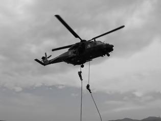 Φωτογραφία για Καταρρίχηση με την μέθοδο του Fast Rope από Ελικόπτερο ΝΗ-90