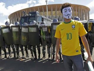 Φωτογραφία για Δείτε πως οι Anonymous απειλούν να «ρίξουν» το Μουντιάλ της Βραζιλίας