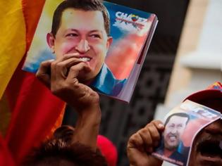 Φωτογραφία για Νέα βιβλία στη Βενεζουέλα παρουσιάζουν τον Τσάβες σημαντικότερο του Μπολιβάρ