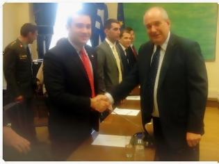Φωτογραφία για Με τον Υπουργό Άμυνας της Γεωργίας συναντήθηκε ο Τέρενς Κουίκ