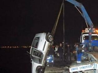 Φωτογραφία για Ηλεία: Αυτοκίνητο γλίστρησε και…βούτηξε στο λιμανάκι του Παλουκίου