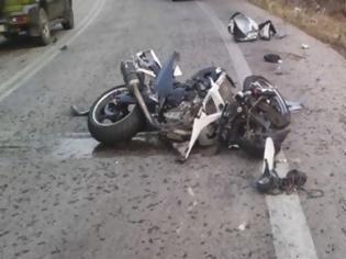 Φωτογραφία για Σύγκρουση δύο μηχανών και σοβαρός τραυματισμός 3 νέων στο Αλιβέρι - Δείτε το σημείο που έγινε το ατύχημα [photo]