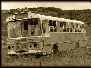 Φωτογραφία για Απίστευτο! Ανετράπη λεωφορείο τη Τρίτη, 3 το μεσημέρι, το 1913, μετέφερε 13 επιβάτες και είχε τρεις τραυματίες! [photo]
