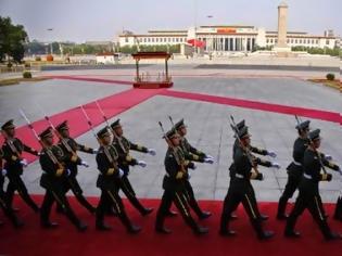 Φωτογραφία για Γιατί η Κίνα εκσυγχρονίζει τον στρατό της και πόσα χρήματα δίνει για αυτό; [video]