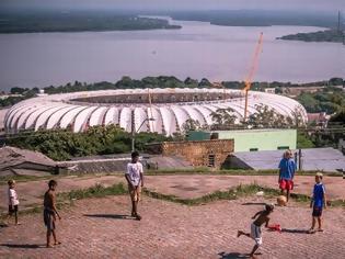 Φωτογραφία για Σοκάρουν οι εικόνες της «αληθινής» Βραζιλίας πίσω από τη χλιδή του Μουντιάλ [photos]