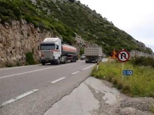 Φωτογραφία για Δυτική Ελλάδα: Η... εθνική οδός της λακκούβας στην οποία θα έπρεπε ν' απαγορεύεται η κυκλοφορία!