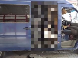 Φωτογραφία για Πως μπορείς να χωρέσεις μια BMW X6 μέσα σε ένα φορτηγάκι;