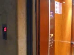 Φωτογραφία για Τρίκαλα: 25χρονος μπήκε σε ασανσέρ και βρέθηκε στο κενό!