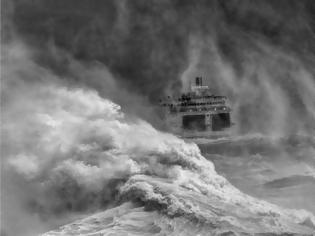 Φωτογραφία για «Δεν έμεινε τίποτα όρθιο»! Η απόλυτη καταστροφή στο πλοίο blus star naxos μετά το χτύπημα σφοδρής θαλασσοταραχής [photo]