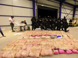 Φωτογραφία για Κατάσχεσαν 1,33 τόνους ηρωίνης σε βίλα εμπόρου διαμαντιών στη Φιλοθέη - Συνελήφθη και εφοπλιστής