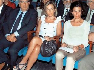 Φωτογραφία για Ελεύθερες και χωρίς περιοριστικούς όρους οι συγγενείς του Γ.Παπακωνσταντίνου