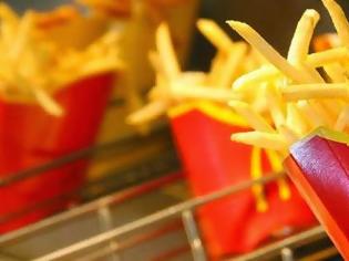 Φωτογραφία για Καρέ-καρέ πώς φτιάχνεται το πιο φημισμένο... πιάτο των McDonald's - Οι τηγανιτές πατάτες