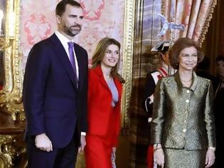 Φωτογραφία για Με δύο βασιλιάδες η Ισπανία - Ο Φελίπε έρχεται, ο Χουάν Κάρλος δεν φεύγει