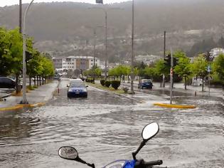 Φωτογραφία για Πλημμύρισαν οι δρόμοι στη Καστοριά από τη καταιγίδα [photos]