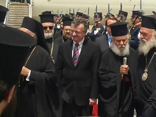 Φωτογραφία για Υποδοχή Οικουμενικού Πατριάρχη κ.Βαρθολομαίου από τον ΥΦΥΠΕΞ Άκη Γεροντόπουλο στην Αθήνα