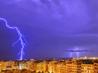 Φωτογραφία για «Βομβαρδίστηκε» από κεραυνούς χτες το βράδυ η Θεσσαλονίκη! (φωτο)