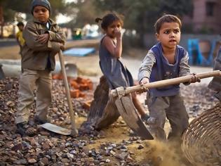 Φωτογραφία για Για το κινητό σας μάτωσαν παιδιά: Μάθετε τώρα πόσοι σκλάβοι δουλεύουν για εσάς