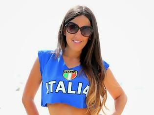 Φωτογραφία για Η Claudia Romani μας δείχνει την υποστήριξη της στην Ιταλία ενάντια στην Κόστα Ρίκα για το World Cup 2014