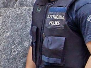 Φωτογραφία για Αστυνομικός κατηγορείται για υπεξαίρεση 300.000 ευρώ