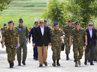 Φωτογραφία για Ο φαντάρος που εντυπωσίασε τον Δ. Αβραμόπουλο ο οποίος ζήτησε την μετάθεση του...