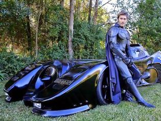 Φωτογραφία για Batmobile με άδεια κυκλοφορίας