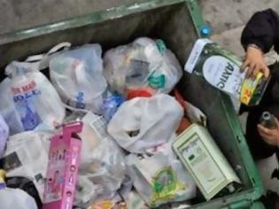 Φωτογραφία για Ηλεία: Συγκίνηση για το θάνατο του άντρα που έτρωγε από τα σκουπίδια