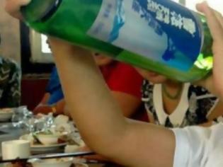 Φωτογραφία για Αυτός είναι ο πιο μικρός αλκοολικός του κόσμου ηλικίας μόλις 2 ετών