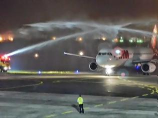 Φωτογραφία για Με αψίδα νερού υποδέχτηκαν το αεροπλάνο της Εθνικής οι Βραζιλιάνοι στο Αρακαζού