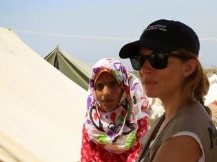 Φωτογραφία για Η Sienna Miller… στα χνάρια της Angelina Jolie για τη Συρία
