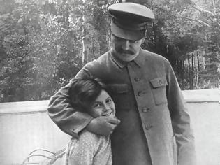 Φωτογραφία για Οι επικίνδυνοι έρωτες της κόρης του Στάλιν