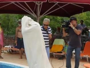 Φωτογραφία για Εκπληκτικό βίντεο με κόλπάκι μέσα σε πισίνα του ταχυδακτυλουργού Μελχιόρ!