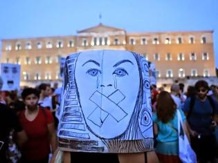 Φωτογραφία για Γιατί ο Έλληνας αρνείται να αντιδράσει μαζικά στην κρίση; Τρεις και ένας λόγοι