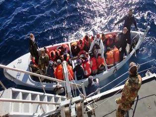 Φωτογραφία για Πάνω από 1.000 μετανάστες μεταφέρθηκαν στις ακτές της Σικελίας