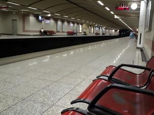 Φωτογραφία για Τραγωδία στο Μετρό Ακρόπολης: Αυτοκτόνησε πέφτοντας στις ράγες