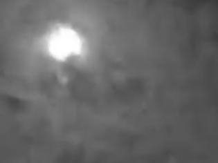 Φωτογραφία για Τεράστιος μετεωρίτης φώτισε τον ουρανό και καταγράφηκε από τις κάμερες! [video]