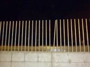 Φωτογραφία για Πάτρα: Βάζει λάμα στα κάγκελα ο ΟΛΠΑ για να μην έχουν πρόσβαση στο λιμάνι οι μετανάστες