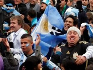 Φωτογραφία για Απελάθηκαν 33 Αργεντινοί οπαδοί