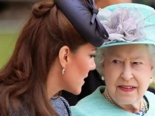 Φωτογραφία για Σε μπελάδες η Βασίλισσα με την Kate!