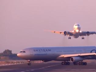 Φωτογραφία για Βίντεο που κόβει την ανάσα - Αεροπλάνα λίγο έλειψε να συγκρουστούν και να γίνει τραγωδία