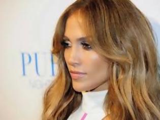 Φωτογραφία για Δείτε πως εμφανίστηκε η  Jennifer Lopez στην επίδειξη μόδας Versace... [photos]