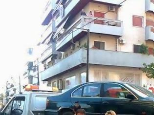Φωτογραφία για ΠΡΙΝ ΛΙΓΗ ΩΡΑ: Αυτοκίνητο μπήκε μέσα σε φούρνο στη Χαλκίδα