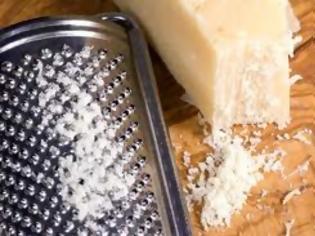 Φωτογραφία για Πως θα καθαρίσεις πανεύκολα τον τρίφτη του τυριού!