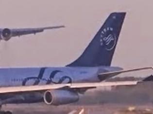Φωτογραφία για Ανατριχιαστικό βίντεο τη στιγμή που δύο αεροπλάνα παρολίγον να συγκρουστούν στο αεροδρόμιο Βαρκελώνης!