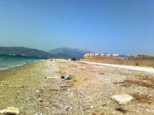 Φωτογραφία για Πάτρα: Μια ξεχωριστή παραλία παραδομένη στα σκουπίδια - Δείτε φωτο